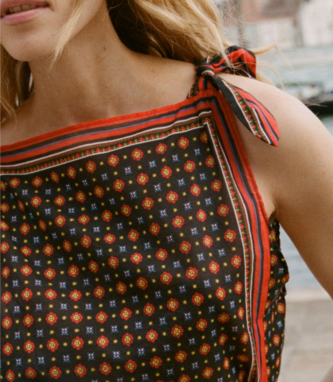 AMALIA TOP -- NOIR MONTMARTRE FOULARD